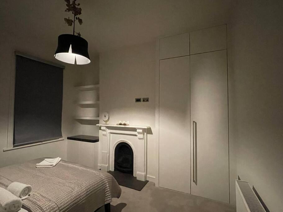 Quintessential Town House Close To Central Londra Esterno foto