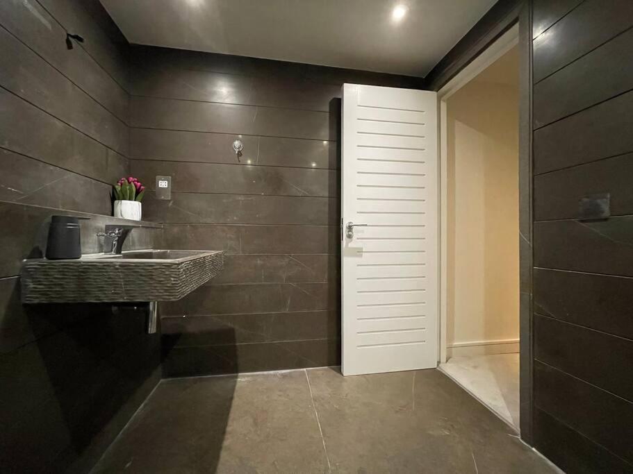 Quintessential Town House Close To Central Londra Esterno foto
